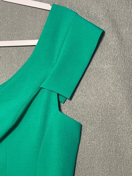 Black Halo Green Sheath Dress Size 10 Draped Neck Cap Sleeve Knee Length
